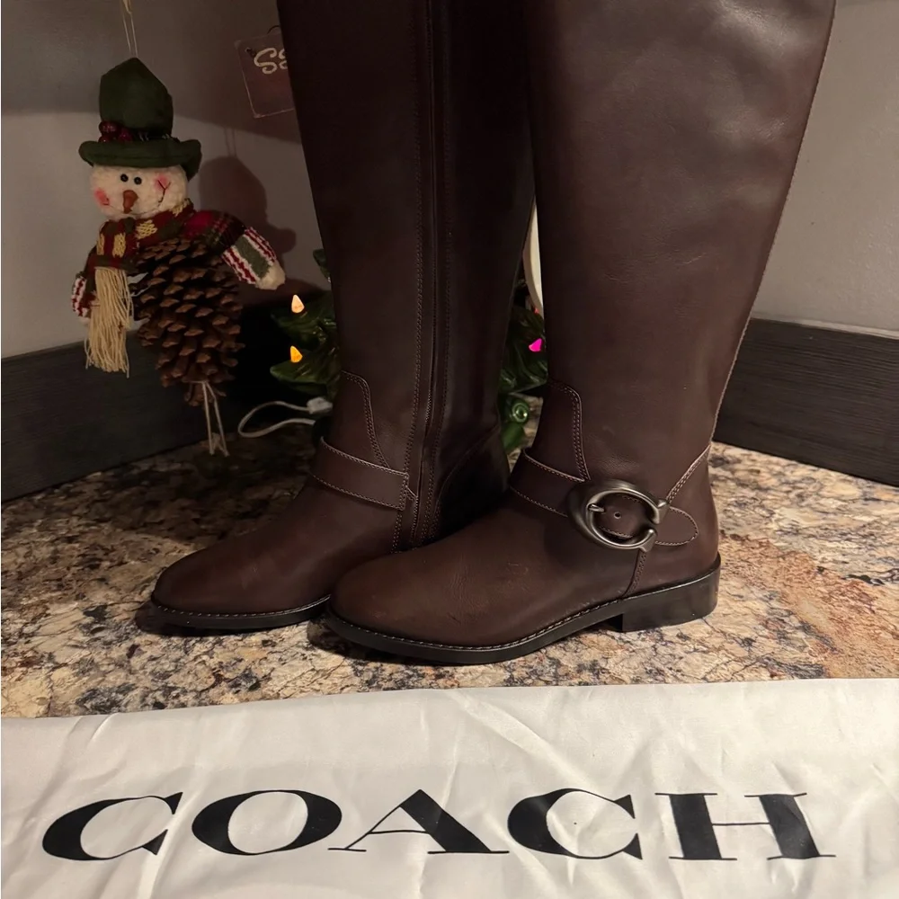 Ladies brand new never worn Coach boots. Brown  boots. Sz. 5 - Picture 3 of 5